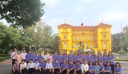 Đoàn viên thanh niên VKS Hà Nội viếng lăng Bác và tham quan Khu Di tích...